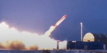 Russia, test riuscito per il missile nucleare Burevestnik: Putin lo definisce “invincibile”