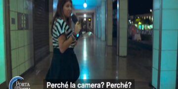 Il momento dell'aggressione alla troupe di Porta a Porta