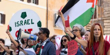 Il sit-in al Pantheon per dire no alla partita di calcio Israele-Italia