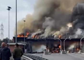 Incendio al casello di Brescia Sud