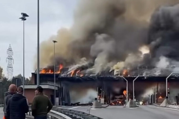 Incendio al casello di Brescia Sud