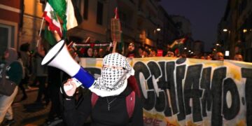 Italia Israele, scontri e tensioni con la Polizia al corteo pro Pal di Udine