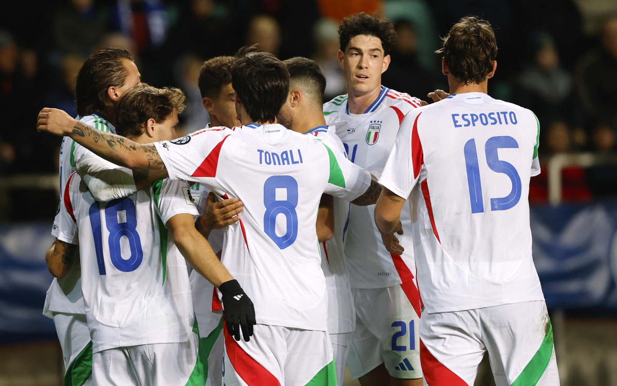 Italy's players celebrate a goal during the 2026 FIFA World Cup European Qualifiers Group