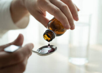 L'OMS lancia l'allerta su 3 sciroppi per la tosse