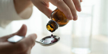 L'OMS lancia l'allerta su 3 sciroppi per la tosse