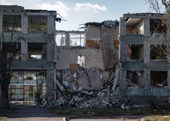 La distruzione causata dagli attacchi a Kherson