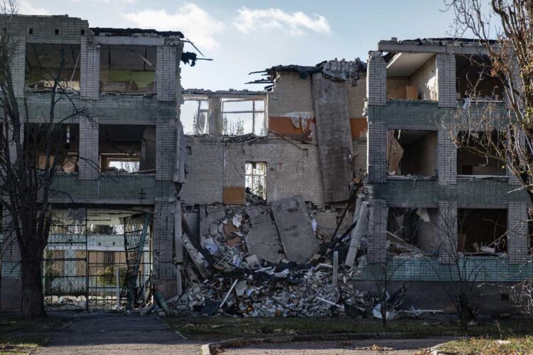 La distruzione causata dagli attacchi a Kherson