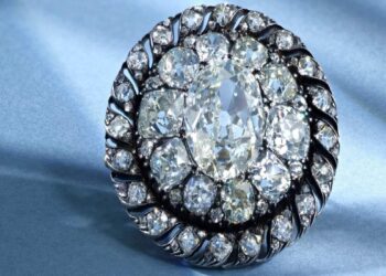 La spilla in diamanti di Napoleone messa all'asta