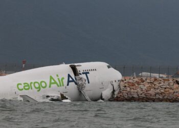 L'aereo uscito di pista a Hong Kong