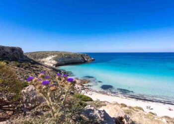 Il paradiso esiste e si chiama Piscina di Dio: la spiaggia che ha incantato il mondo intero (si trova in Italia)