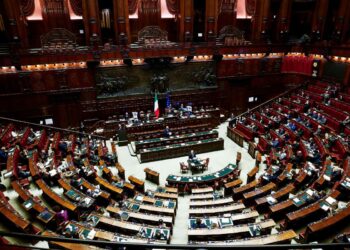 Le opposizioni attaccano il governo sulla manovra economica