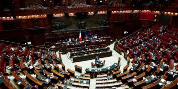 Le opposizioni attaccano il governo sulla manovra economica