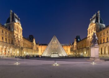 L'esterno del Louvre