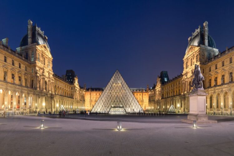 L'esterno del Louvre