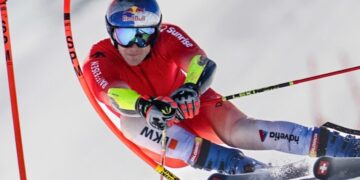 Marco Odermatt impegnato in un gigante