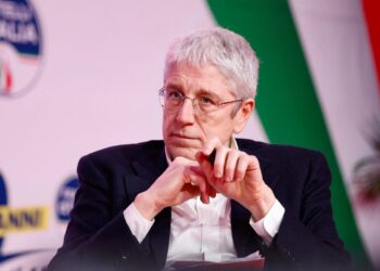 Milano, giornalista di “Fuori dal Coro” aggredito con spray urticante da Alex Soldati