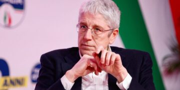 Milano, giornalista di “Fuori dal Coro” aggredito con spray urticante da Alex Soldati