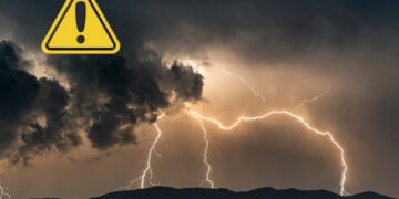 Maltempo in arrivo il 20 ottobre: allerta arancione in diverse regioni italiane, rischio frane