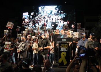 People gather in Tel Aviv's 'Hostages Square' to celebrate return of Hamas hostages@ANSA