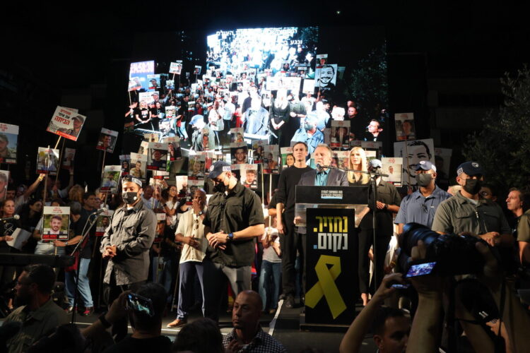 People gather in Tel Aviv's 'Hostages Square' to celebrate return of Hamas hostages@ANSA