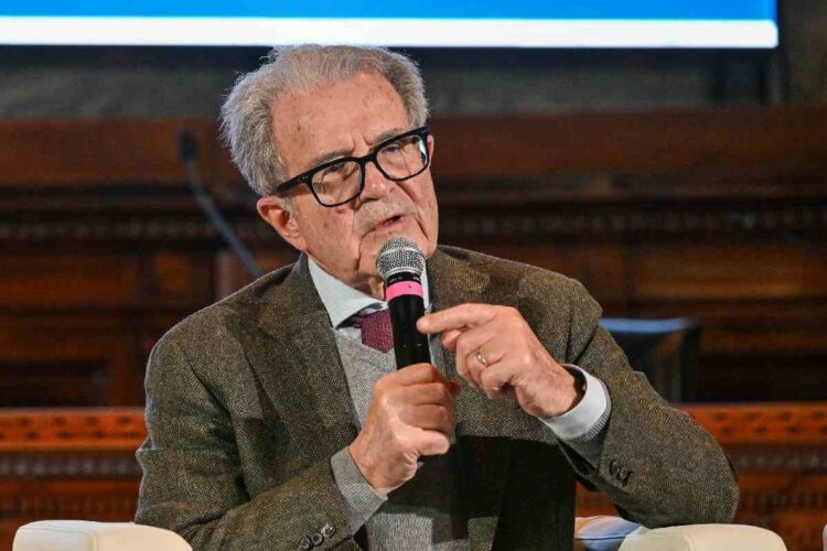 Romano Prodi contro governo e opposizioni