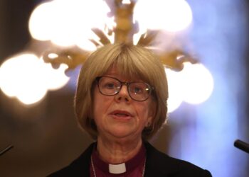 Un primo piano di Sarah Mullally