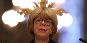 Un primo piano di Sarah Mullally