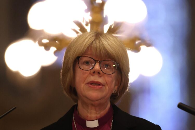 Un primo piano di Sarah Mullally