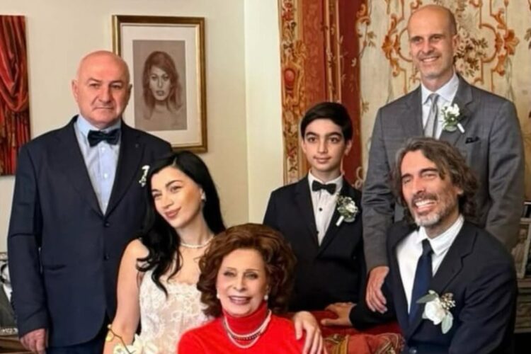 Sophia Loren riappare pubblicamente al matrimonio del figlio Carlo Ponti