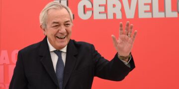 Addio a Remo Girone: l’uomo dietro Tano Cariddi, il volto che ha segnato la tv italiana