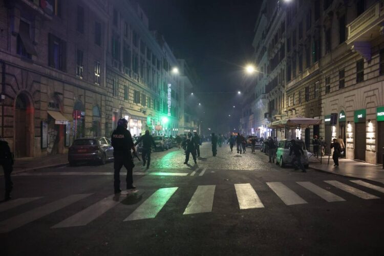 Tornano liberi i manifestanti fermati dopo gli scontri a Roma