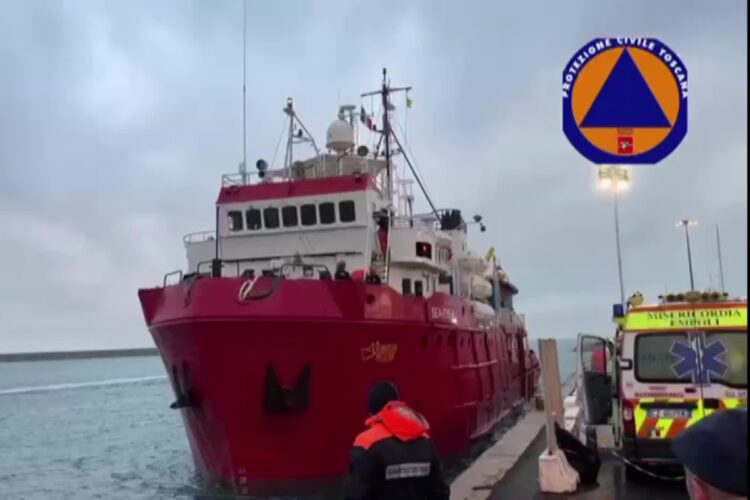 Tragedia nel porto di Livorno, due migranti perdono la vita