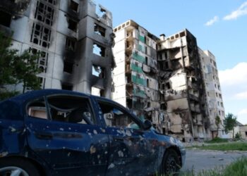 Treno con italiani sfiorato da un raid russo a Leopoli in Ucraina