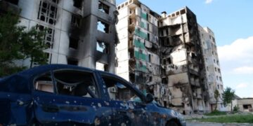 Treno con italiani sfiorato da un raid russo a Leopoli in Ucraina