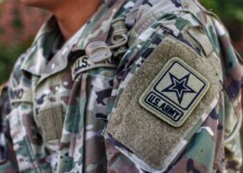 Trump ordina al Pentagono di trovare i fondi per pagare le truppe