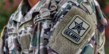 Trump ordina al Pentagono di trovare i fondi per pagare le truppe