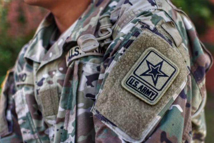 Trump ordina al Pentagono di trovare i fondi per pagare le truppe