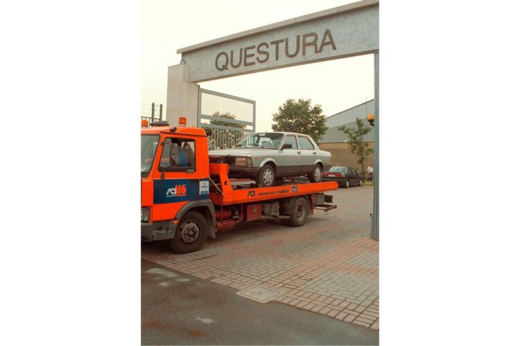 Una foto d'archivio che mostra l'automobile di Elisea Marcon su un carro attrezzi