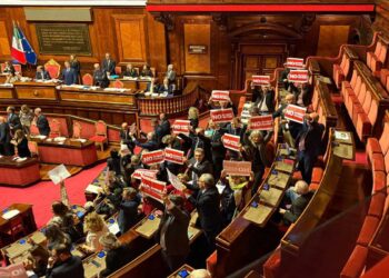 Una protesta al senato contro l'approvazione della riforma della giustizia