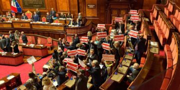 Una protesta al senato contro l'approvazione della riforma della giustizia