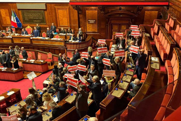 Una protesta al senato contro l'approvazione della riforma della giustizia