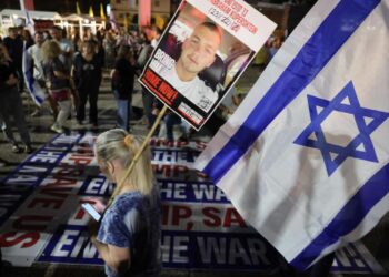 Una protesta volta a chiedere ad Hamas la liberazione degli ostaggi israeliani