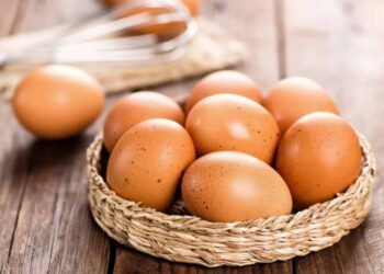 Il grande errore che tutti fanno con le uova: ecco dove andrebbero messe davvero