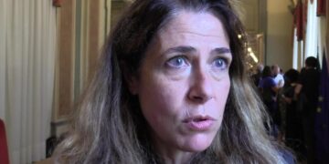 Un primo piano di Alessandra Todde