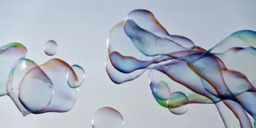 Troppi investimenti e aspettative: perché l’AI rischia di esplodere come le dot-com