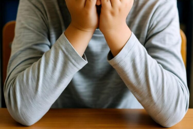 Un bambino vittima di bullismo