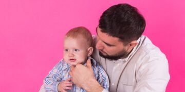 Genitori e nuovi permessi per malattia figli: dal 2026 arrivano 10 giorni, cosa cambia davvero