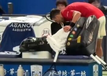 Djokovic vomita in campo