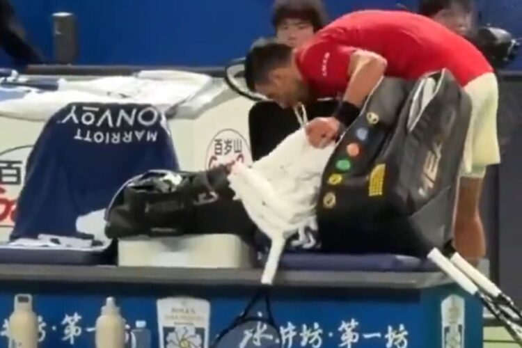 Djokovic vomita in campo