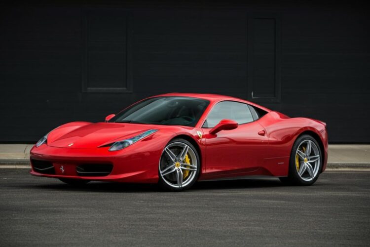 Ferrari acquistata con assegni falsi: scoperta truffa internazionale